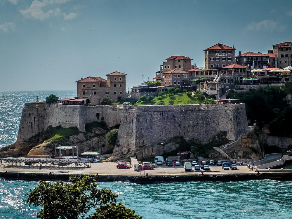 Stari grad Ulcinj sa mora